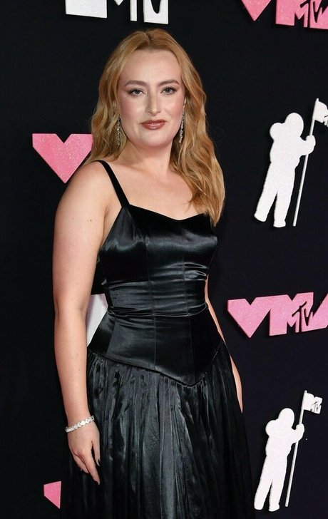 Amelia Dimoldenberg star exclusive photos