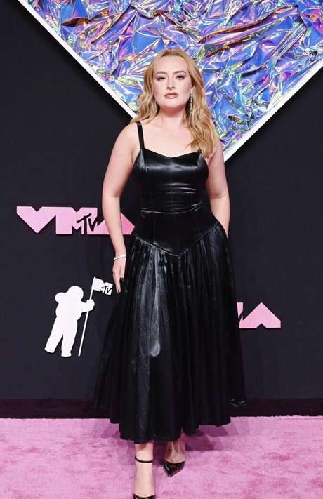 Amelia Dimoldenberg pornstar beautiful image