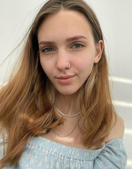 e lina pornstar nude photos