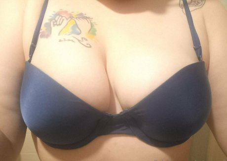 rotunena2 hot star image