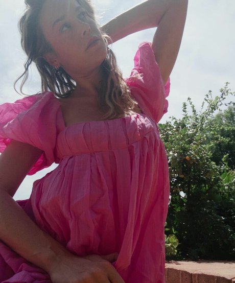 Brie Larson art star img