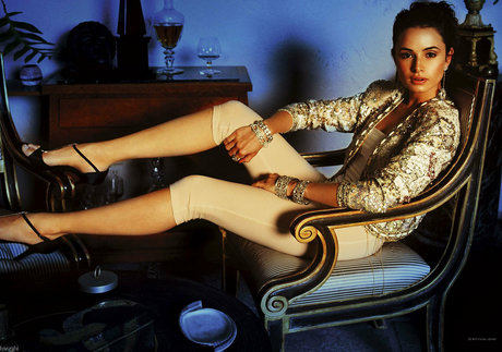 Mia Maestro art actress pictures