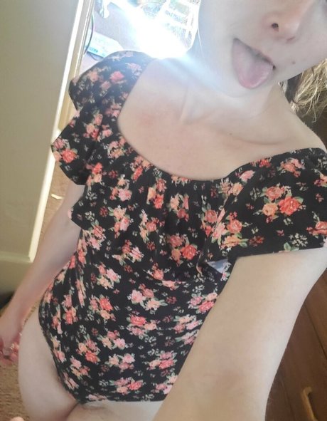 kinkymorganteafree nude pornstar image