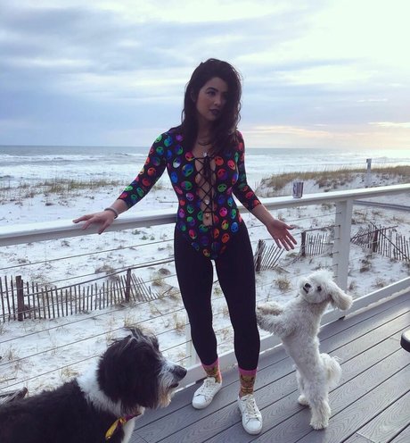 CarolineKwan adult model picture