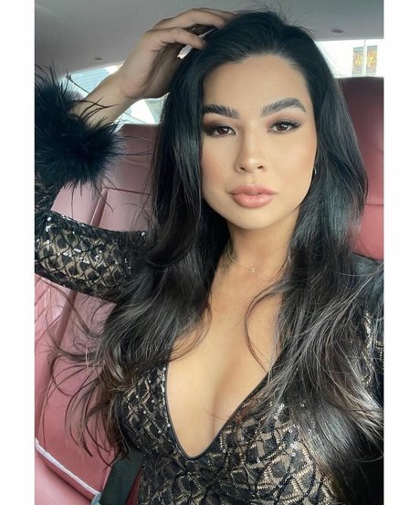 CarolineKwan pornstar sex gallery