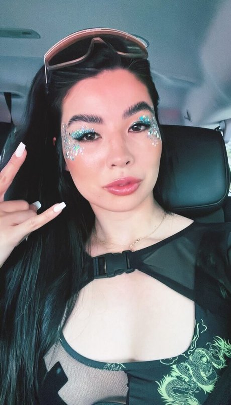 CarolineKwan pornstar sexy gallery