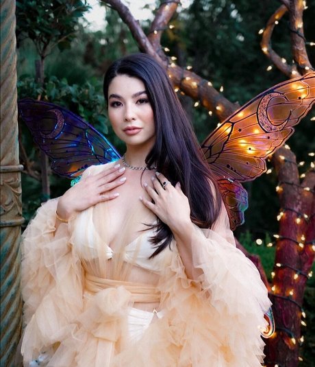 CarolineKwan erotic star gallery