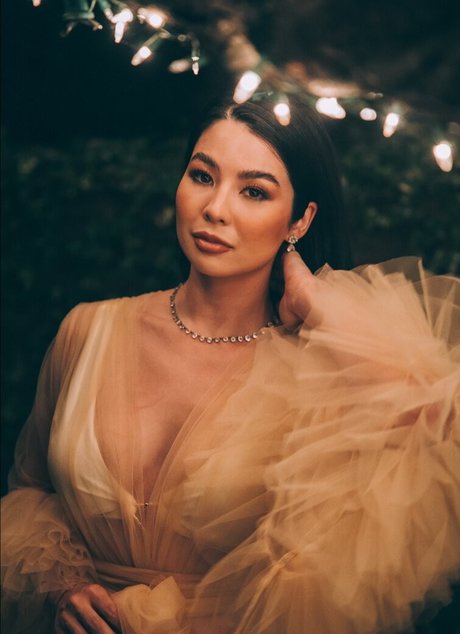 CarolineKwan model sex galleries