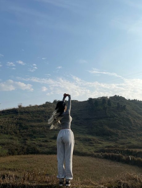 Deer white hot actress images