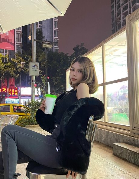 Deer white xxx model img