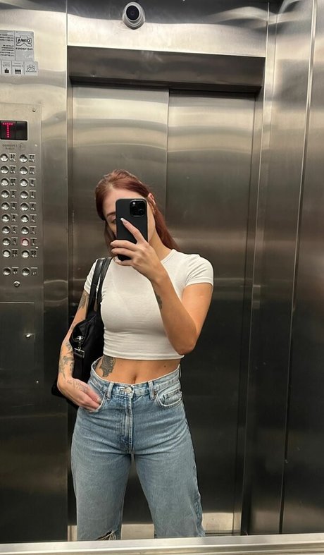 Karol Queiroz star exclusive image