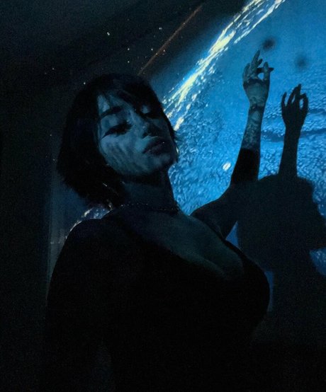 Redroomromance sexy actress photo