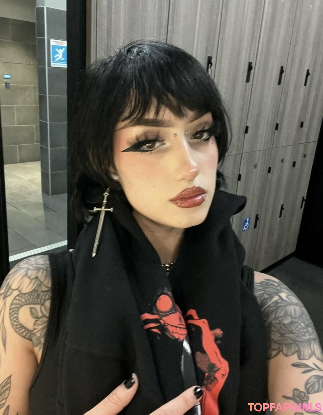 Redroomromance pretty pornstar photo
