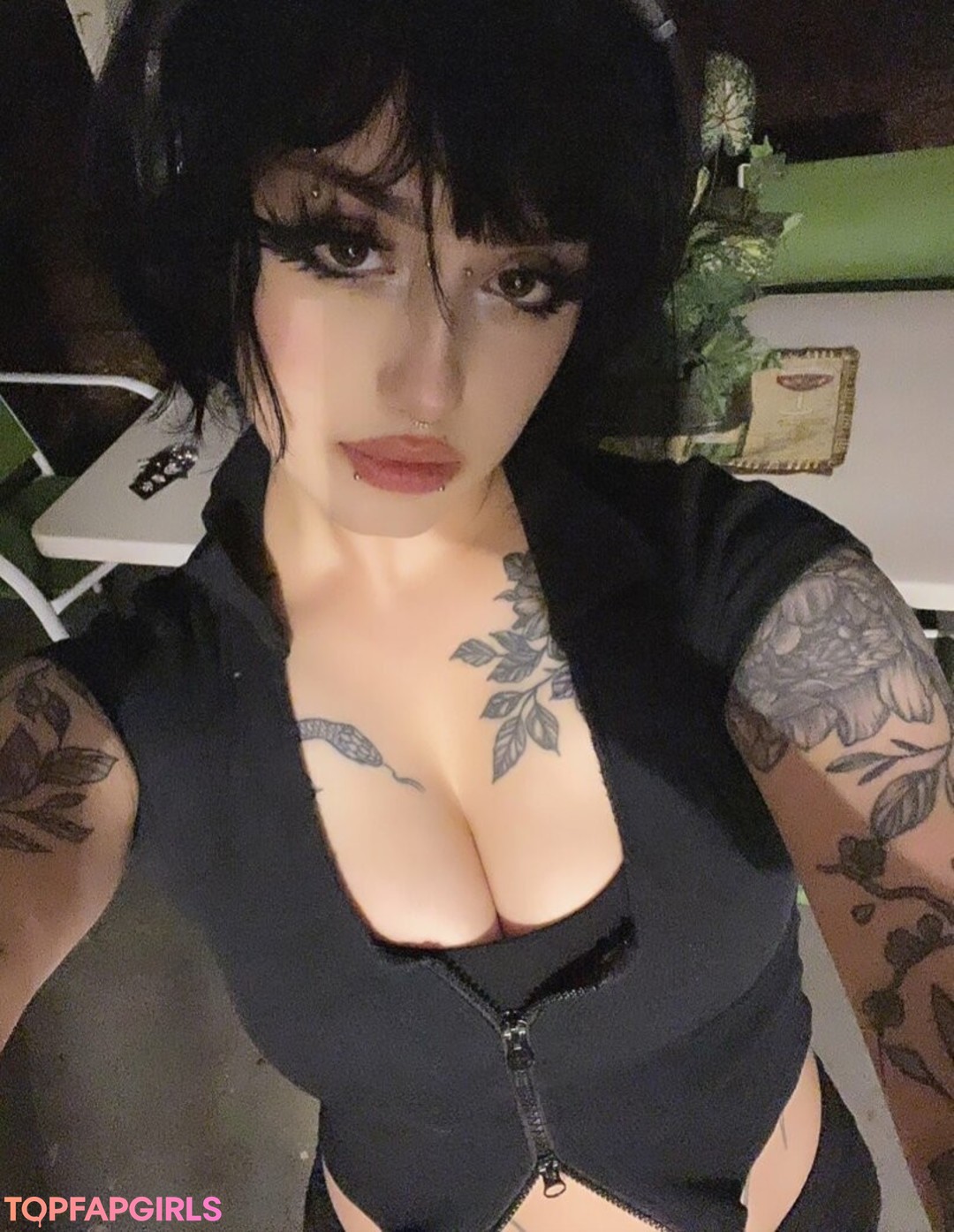 Redroomromance pornstar images