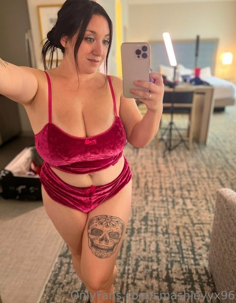 smashleyyx96 model hd pictures