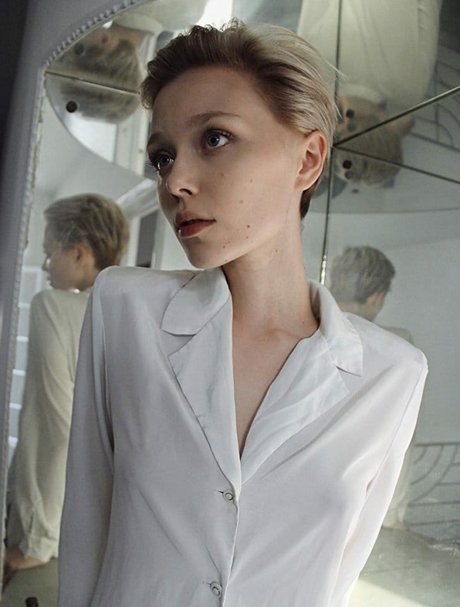 Ivanna Sakhno pretty star img