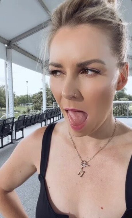 Renee Paquette pretty star archive