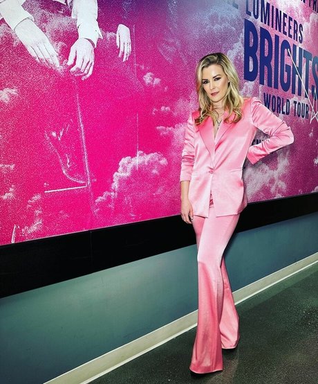 Renee Paquette star perfect photo