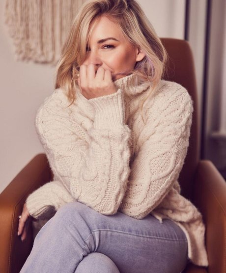 Renee Paquette star top img