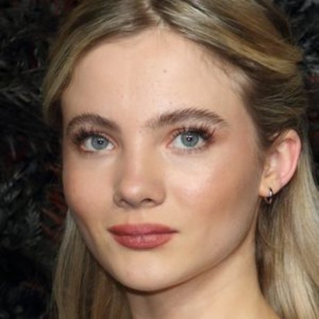 Freya Allan nudes model pic