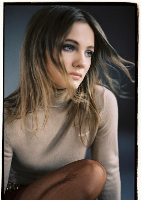 Freya Allan pornstar erotic pic