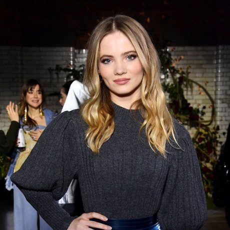 Freya Allan nice star photo