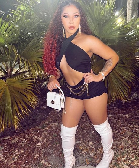 bodybuilder girls onlyfans pornographic pic