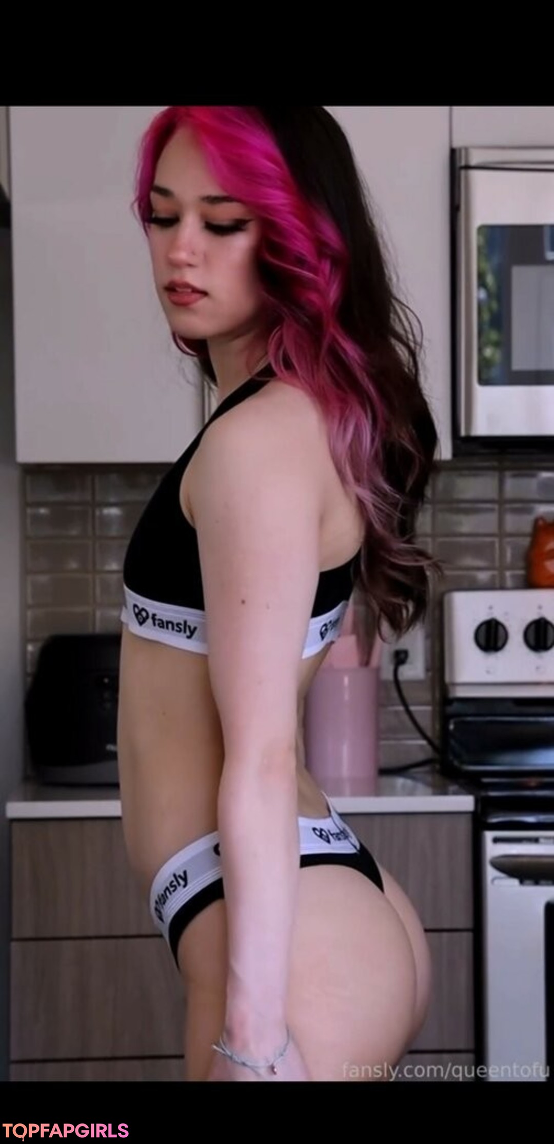 QueenTofu top profile image