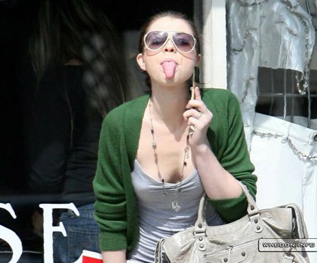 Michelle Trachtenberg free star archive