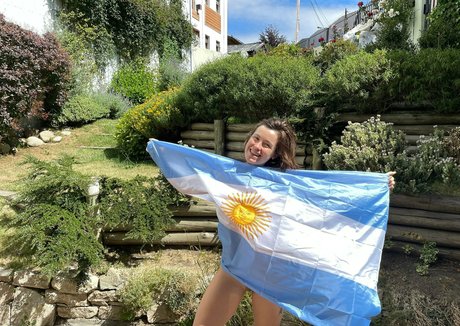 Naomi Wildman erotic actress pics