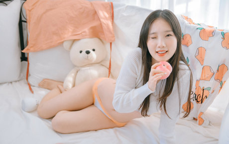 Pureding pornstar erotic pic