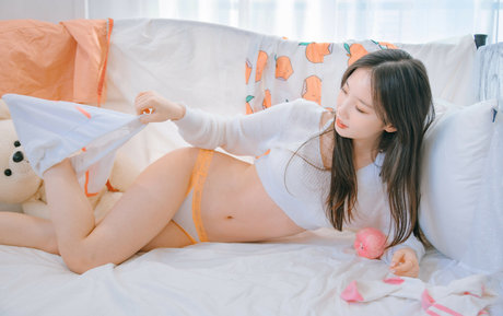 hottest midget onlyfans beautiful photo