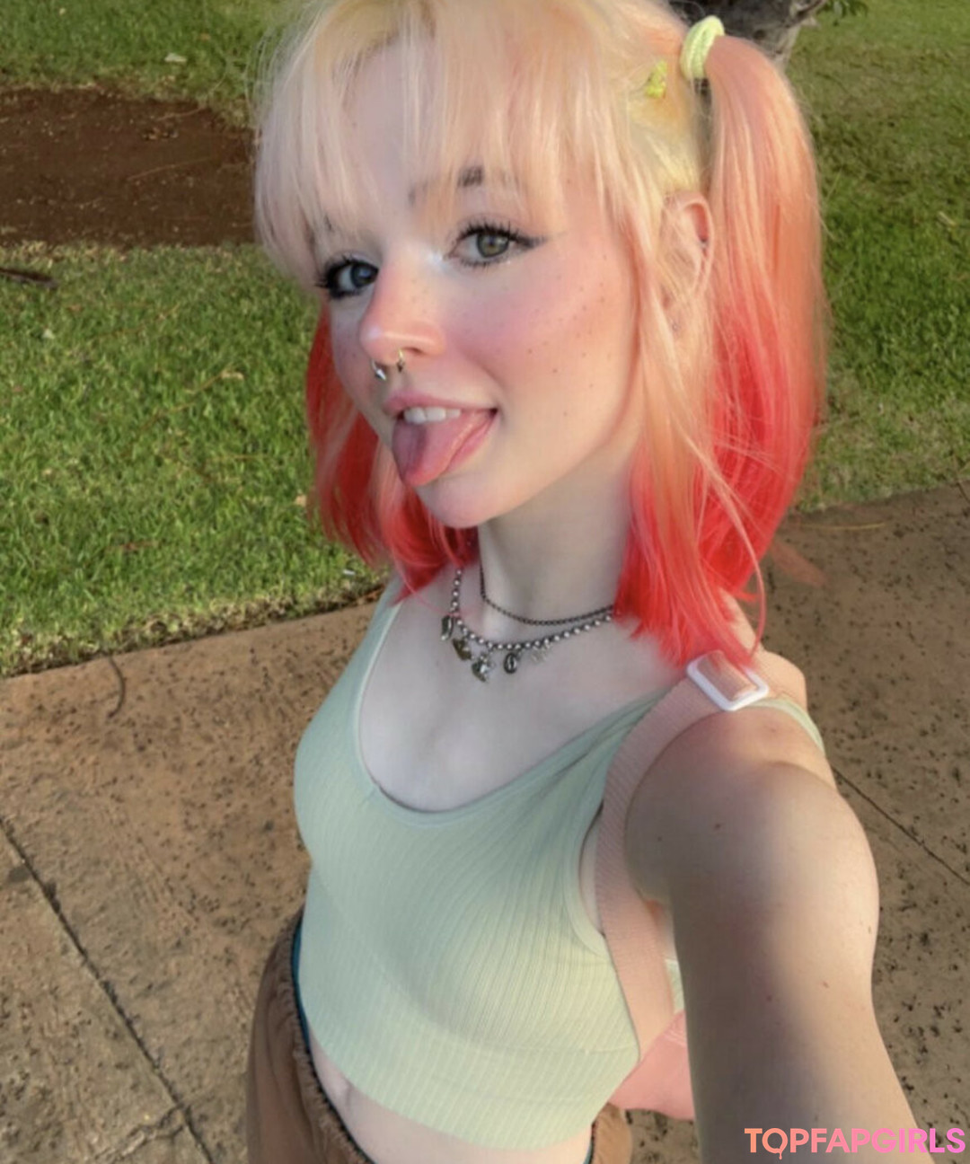 chubby small tits onlyfans erotic picture