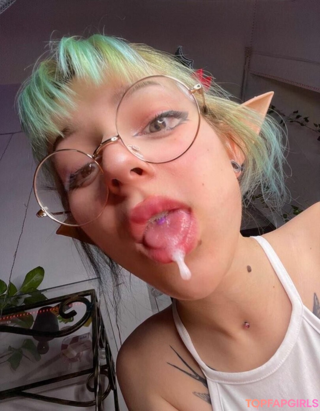 Ahegao naked model picture