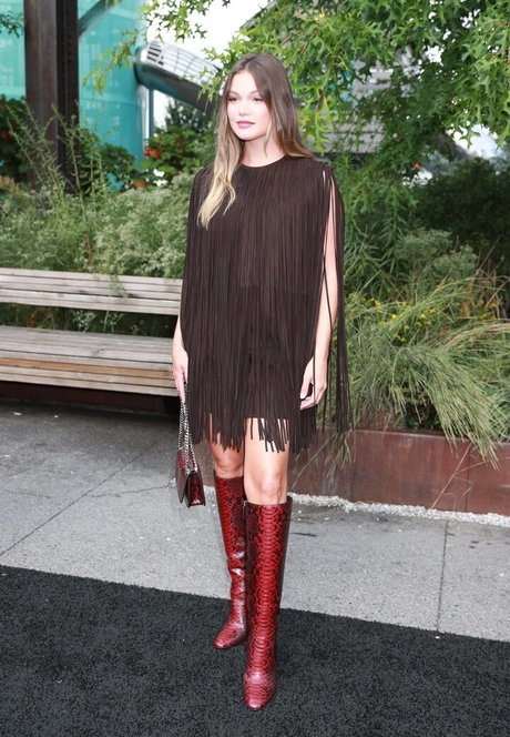 Olivia Holt model naked pic