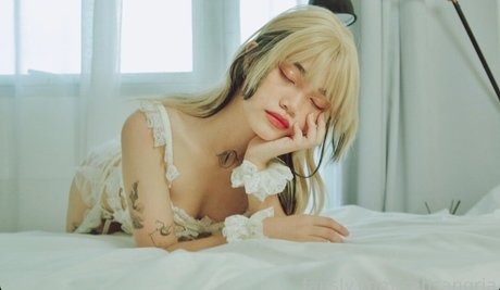 Sab Sangria pretty model picture