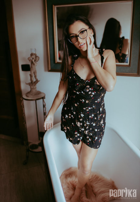 Alyne Lary nice star photo