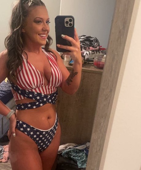 Philllybabyy model naked pics