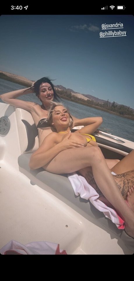 Philllybabyy model sexy photo