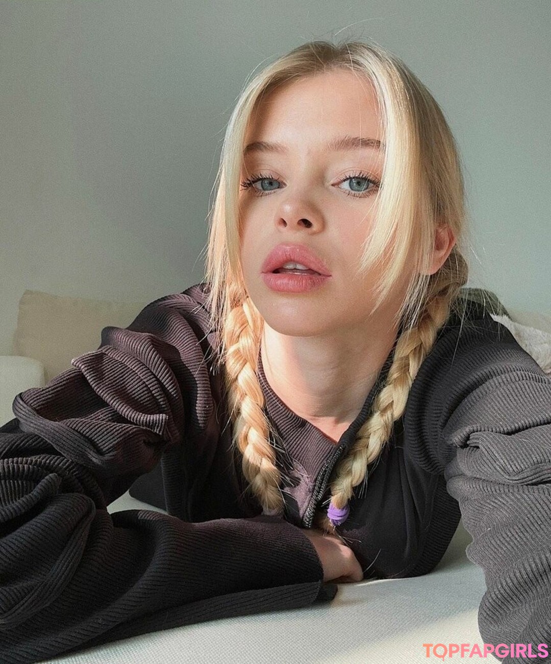 swinger onlyfans pretty picture