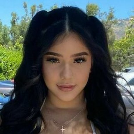 JessGotJugs star pretty photos