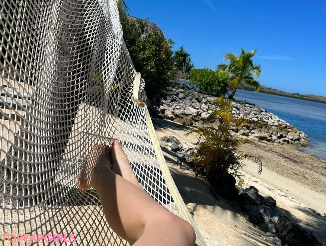 white shemale onlyfans free nude picture