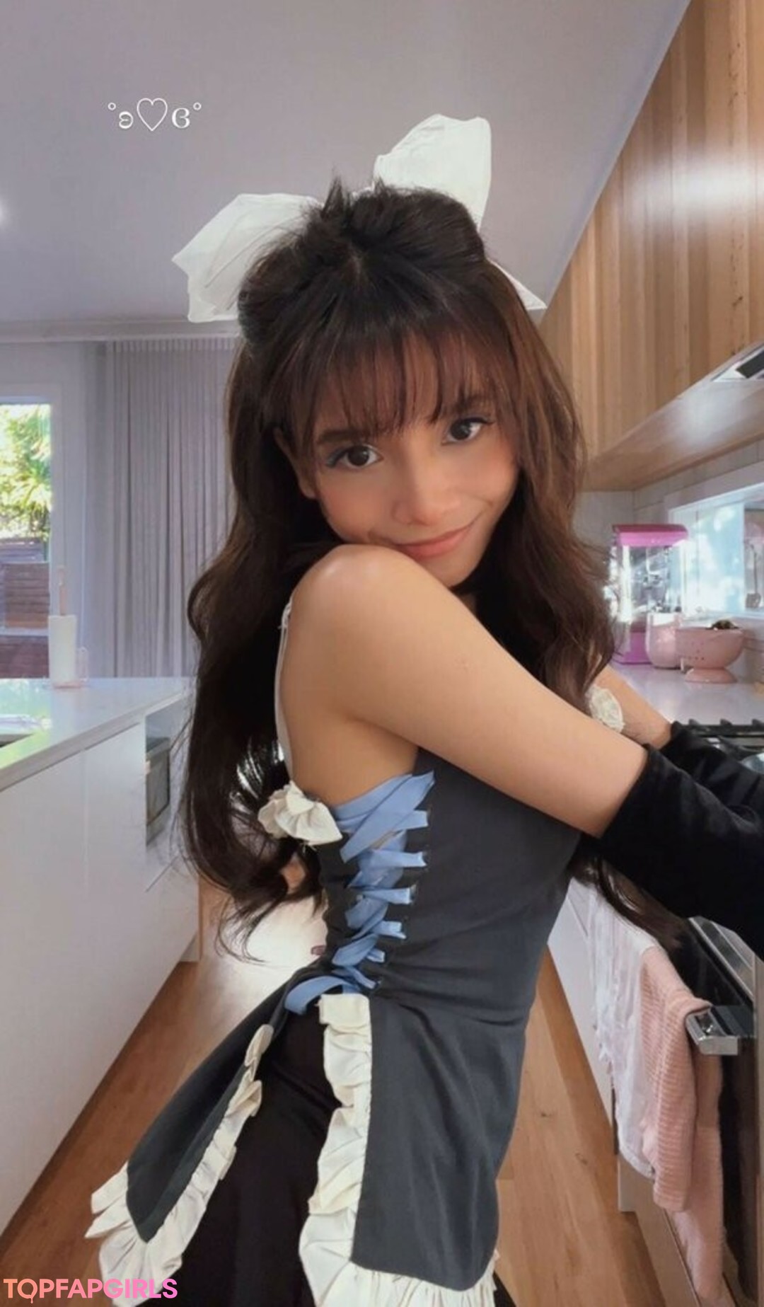 Eeeveenara model adult photo