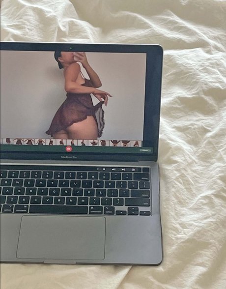 Julia Kelly erotic pornstar image