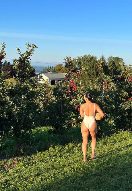 Julia Kelly hd actress pics