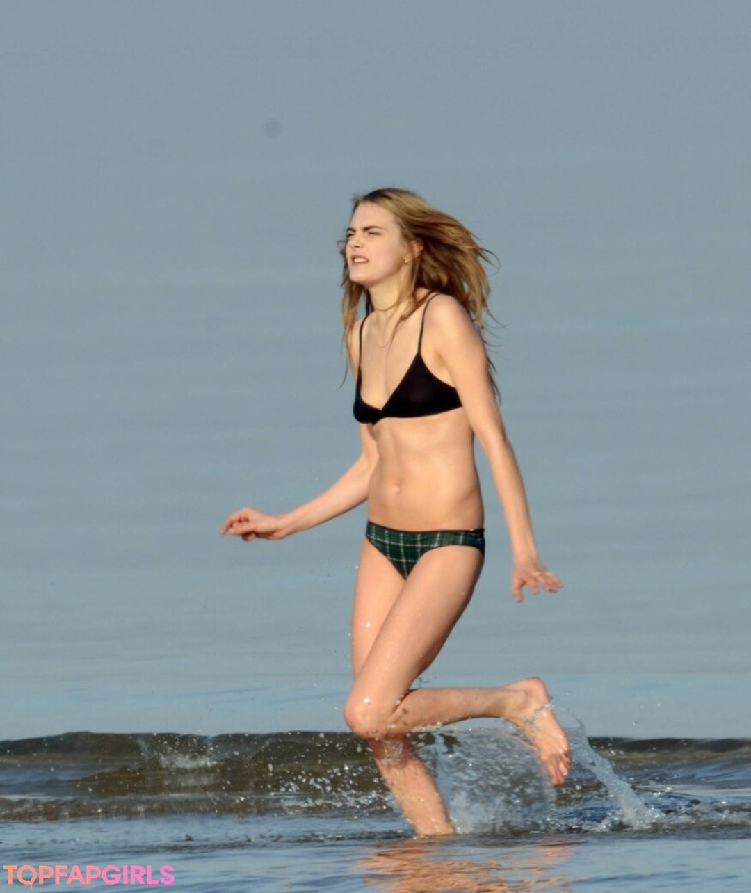 Cara Delevingne naked star pics