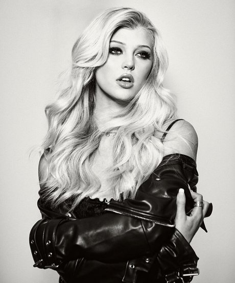 petite milf onlyfans naked picture