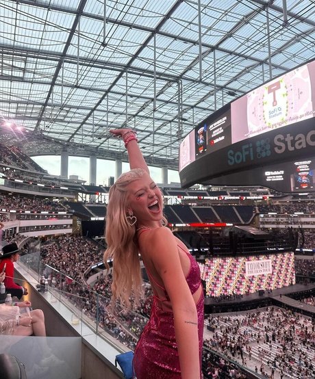 Loren Gray model nude images