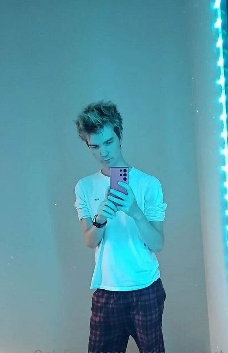 teen shemale onlyfans free nude images