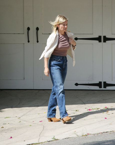 Elisha Cuthbert pornstar image